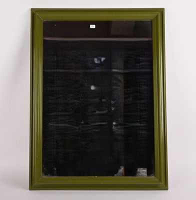 une photo du reflet d'un homme dans un miroir