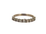 une image représentant une bague en or sertie de cinq diamants