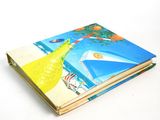 un livre dont la couverture représente une scène de plage