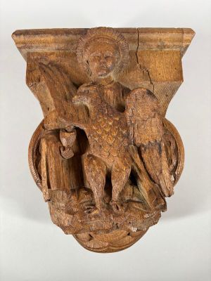 an image of a wooden sculpture of an eagle with a bird on it ' s head