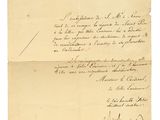 une feuille de papier sur laquelle figurent des notes manuscrites, posée sur une table