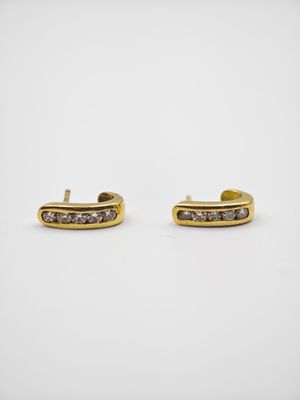 une paire de boucles d'oreilles en or et diamants