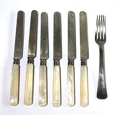 Suite de 6 couteaux lames argent 800 millièmes, manche en nacre. Poinç - Photo 1