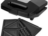 un appareil à sandwich Black & Decker posé à côté d'un plateau en plastique