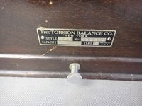 THE TORSION BALANCE CO Balance avec coffret acajou, style 27… (photo 2)
