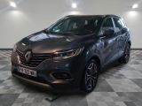 Le nouveau SUV Renault Kad est garé dans un showroom.