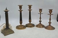 10564-19 / CH I2 / Lot en bronze comprenant cinq bougeoirs d…