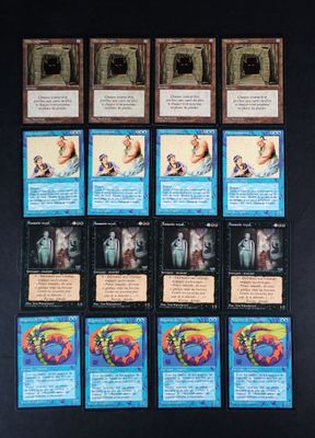 beaucoup de cartes sur la table