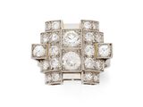 une bague en or blanc et diamants