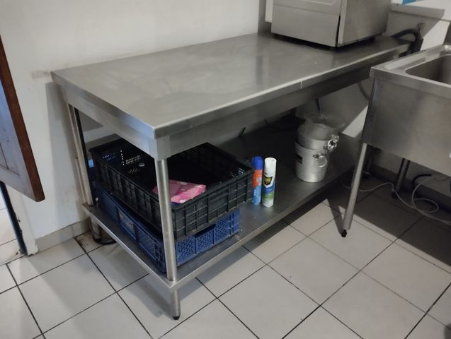 Table inox avec tablette inférieure, L : 160