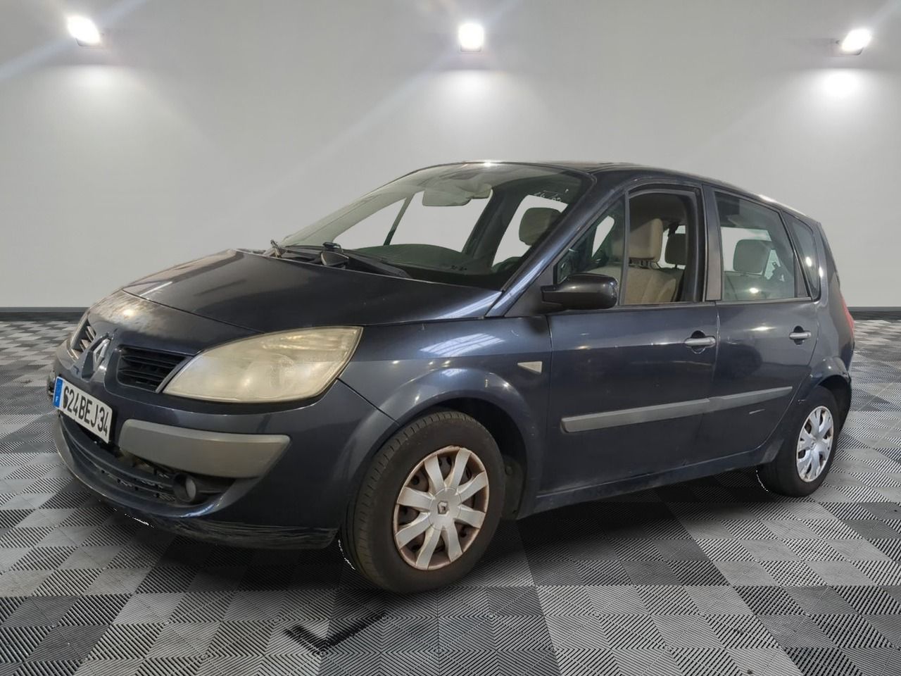 RENAULT - SCENIC 1.5 DCI 105 FAP ECO2 - GO - Mise en service: 26/08/2008 - Voyant service allumé Ciel de toit décollé