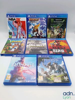 La collection de jeux PlayStation est présentée sur un fond blanc