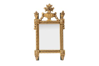 une image d'un miroir avec un cadre doré sur un fond blanc