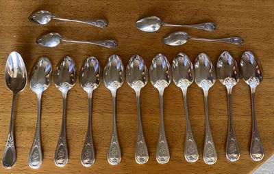 a lot of spoons and spoon spoons on the table