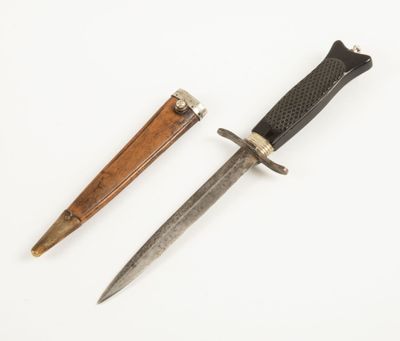 Forte dague romantique, lame symétrique galbée à quatre pans… - Photo 1