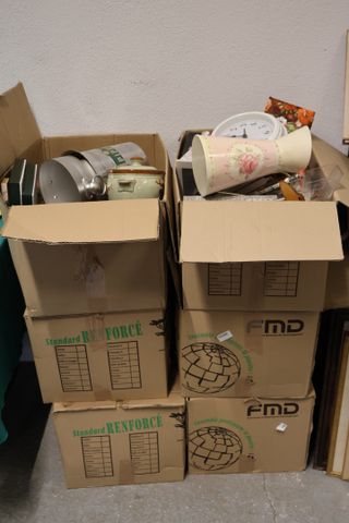 Lot de 6 cartons de vaisselles, ustensiles et bibelots courant