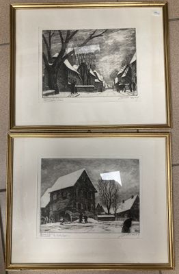 deux photos encadrées représentant une grange et une maison sous la neige