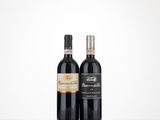 deux bouteilles de vin posées sur une table l'une à côté de l'autre