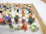 many small figurines that are on the table