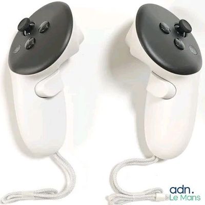 deux télécommandes reliées entre elles
