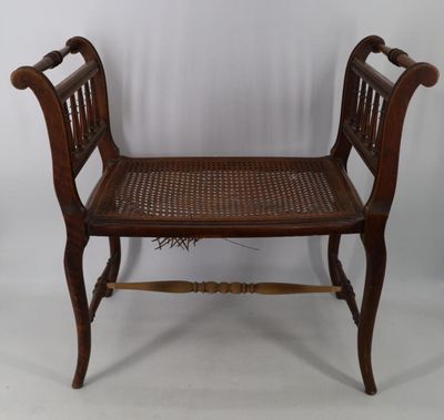 Petite banquette ou banc de piano en bois fruitier tourné, m…