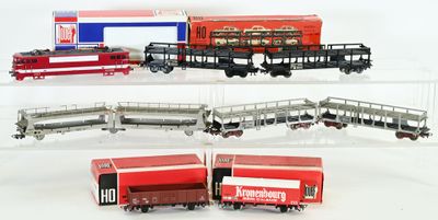 de nombreux trains miniatures exposés