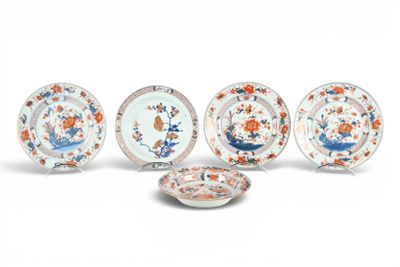 six assiettes en porcelaine chinoise ornées de fleurs et d'oiseaux