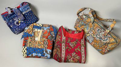 VALDRONE, 2 robes et 2 sacs à décor de fleurs indiennes