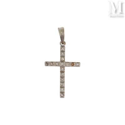 Pendentif en forme de croix en or blanc 14 carats serti de diamants
