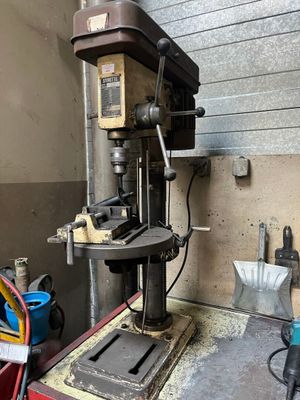 a machine that is sitting on a table in a garage