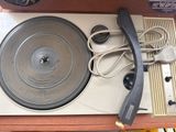 a record player sitting on top of an old radio