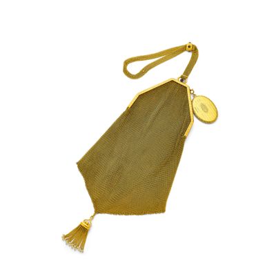 une image représentant une pochette dorée à laquelle est suspendu un pompon