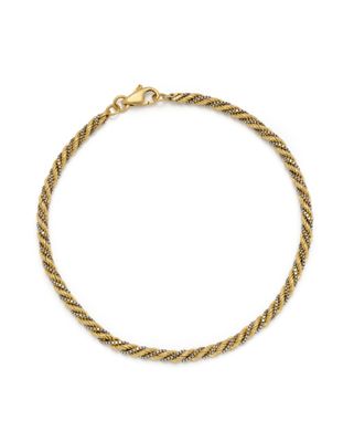 un bracelet en or représentant une corde torsadée sur fond blanc