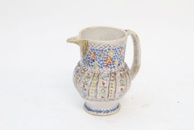 Verseuse en faïence polychrome H.