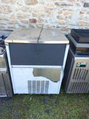 Machine à glace pilé - Fluide frigorigène à réviser - Dim.
