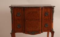 Commode sauteuse à ressaut central, en bois de placage marqu… (photo 2)