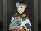un tableau représentant une femme tenant un éventail et un éventail