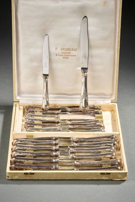 silverware in a wooden box with two knives and a knife sharper