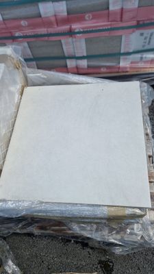 une chaise emballée et prête à l'emploi