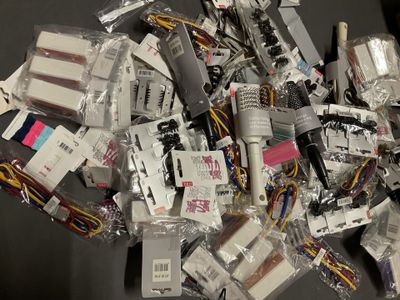 Lot de 100 articles pour cheveux et beauté - Photo 1