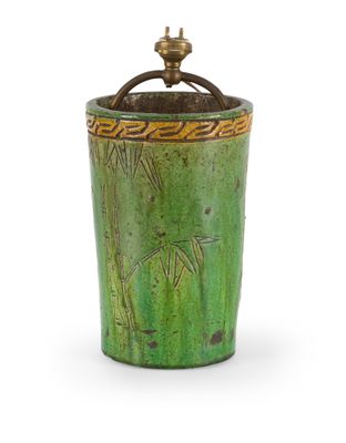 CHINE Vase cylindrique en terre cuite émaillée et gravée, ve…