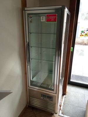 Vitrine à chocolats TECFRIGO. 180 X 60 X 60.