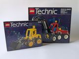 deux boîtes de lego technic sont posées sur une surface blanche