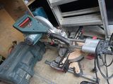 a machine that is sitting on the floor in the garage