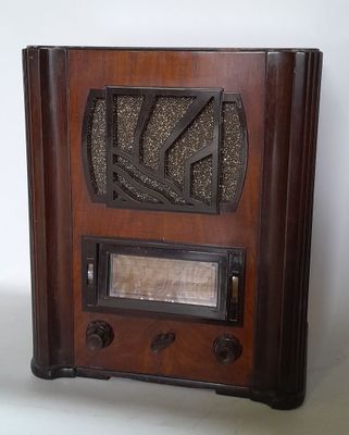 RADIOLA. Poste radio français en placage d'acajou type 565A …