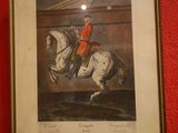 tableau représentant un homme à cheval dans une pièce rouge