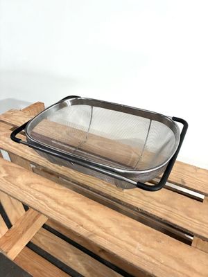 1 égouttoir ou tamis finement maillé en inox en bon état vis…