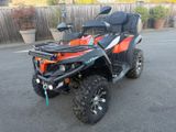 une photo d'un quad garé sur un parking