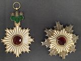 paire de pendentifs en forme d'étoile plaqués or, sertis de grenats
