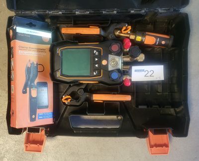 une trousse à outils rangée dans un coffret